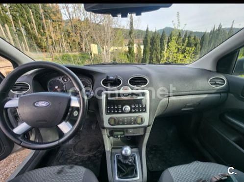 Usado Ford Focus Trend 90 CV (66 kW) 2004 Gris / plata Familiar
