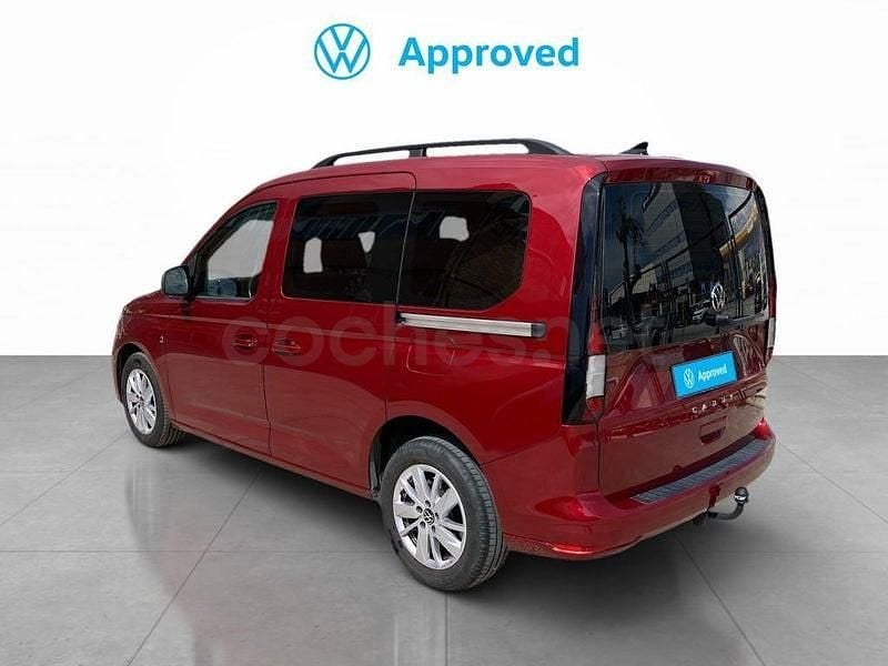 Usado VW Caddy 102 CV (75 kW) 2022 Rojo Monovolumen