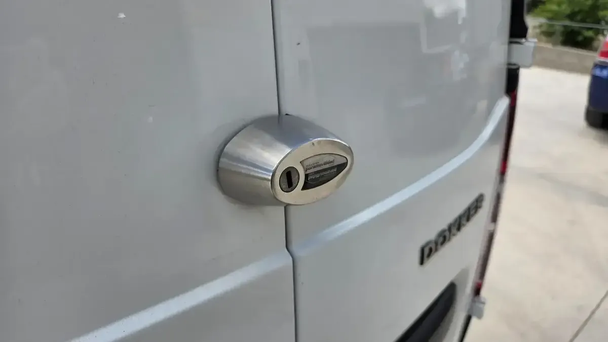 Usado Dacia Dokker Essentiel 100 CV (73 kW) 2019 Blanco Monovolumen