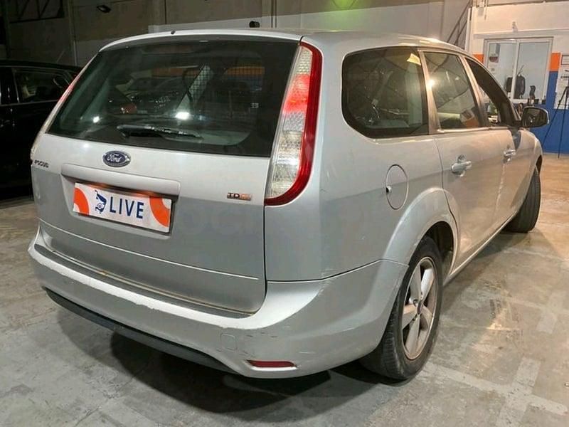 Usado Ford Focus Trend 109 CV (80 kW) 2008 Gris / plata Familiar