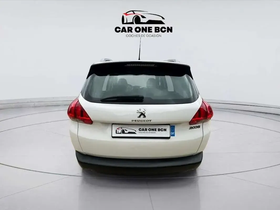 Usado Peugeot 2008 Active 82 CV (60 kW) 2015 Blanco SUV