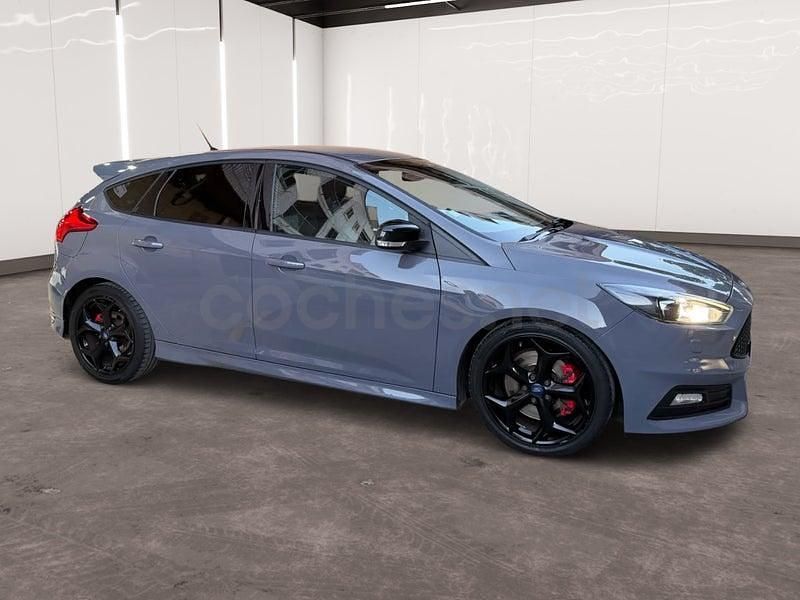 Usado Ford Focus ST 185 CV (136 kW) 2015 Gris / plata Berlina