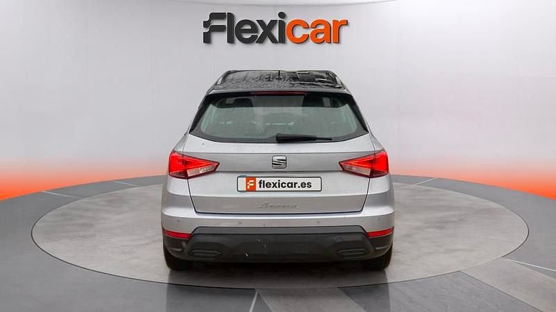 Usado Seat Arona Style 110 CV (80 kW) 2023 Gris SUV