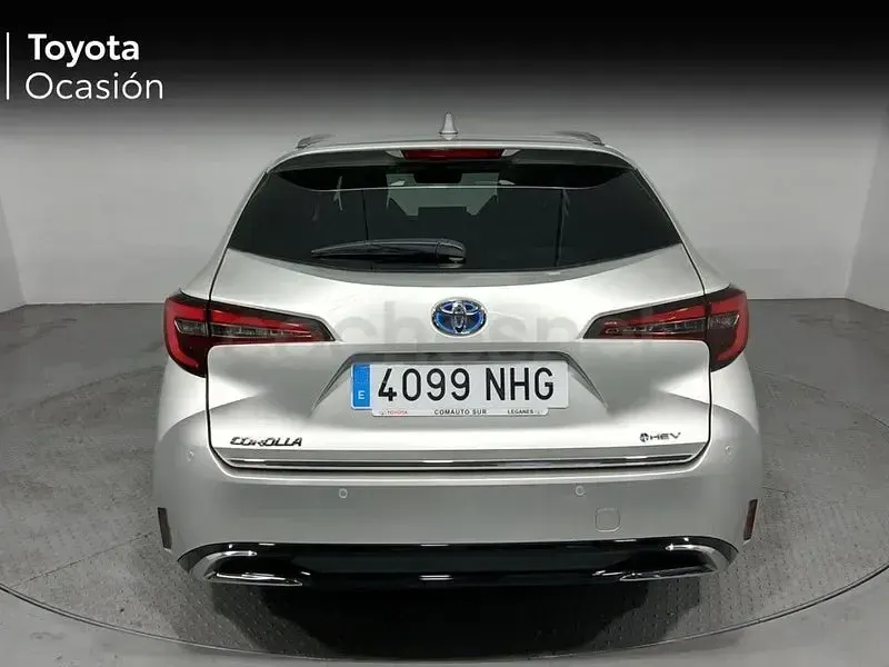 Usado Toyota Corolla Sport 196 CV (144 kW) 2025 Gris / plata Familiar
