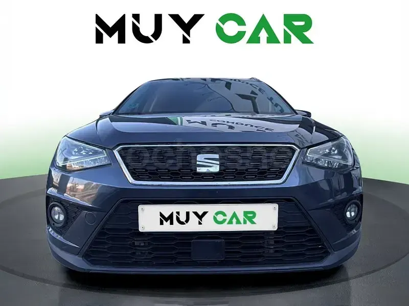 Usado Seat Arona Ecomotive 95 CV (69 kW) 2019 Gris / plata SUV