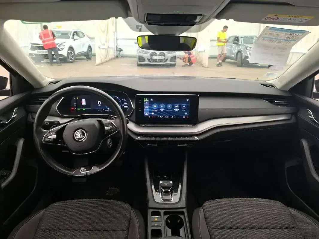 Usado Skoda Octavia Ambition 204 CV (150 kW) 2021 Negro Familiar