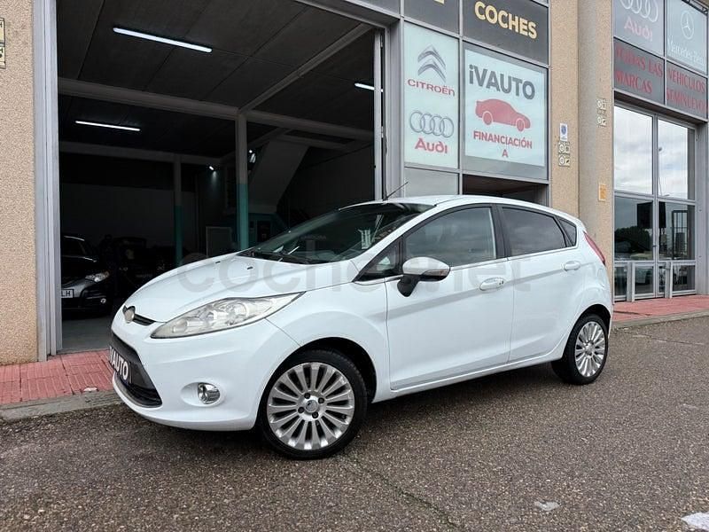 Usado Ford Fiesta Trend 95 CV (69 kW) 2010 Blanco Utilitario