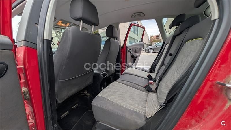 Usado Seat Altea Stylance 105 CV (77 kW) 2007 Rojo Monovolumen