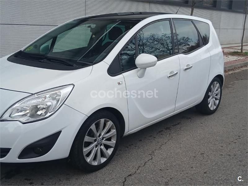 Blanco Usado 2012 Opel Meriva Cosmo Monovolumen | 3200 € (Precio justo) - Imagen 1/4