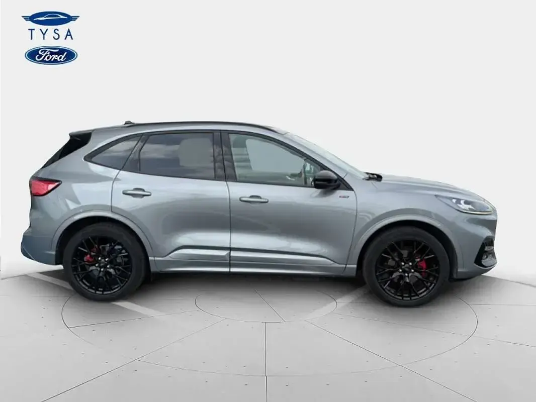 Usado Ford Kuga ST-Line X 243 CV (178 kW) 2024 Plateado SUV