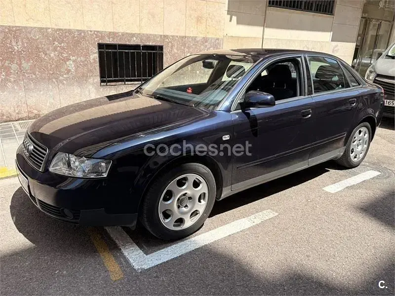 Usado Audi A4 150 CV (110 kW) 2003 Azul Familiar