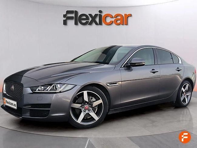 Usado Jaguar XE Pure 180 CV (132 kW) 2018 Gris Berlina