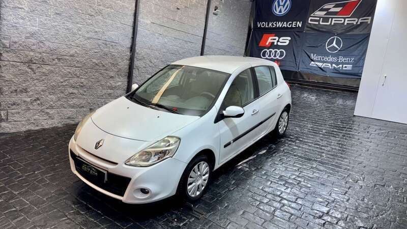Blanco Usado 2010 Renault Clio II Utilitario | 5299 € (Precio justo) - Imagen 1/4