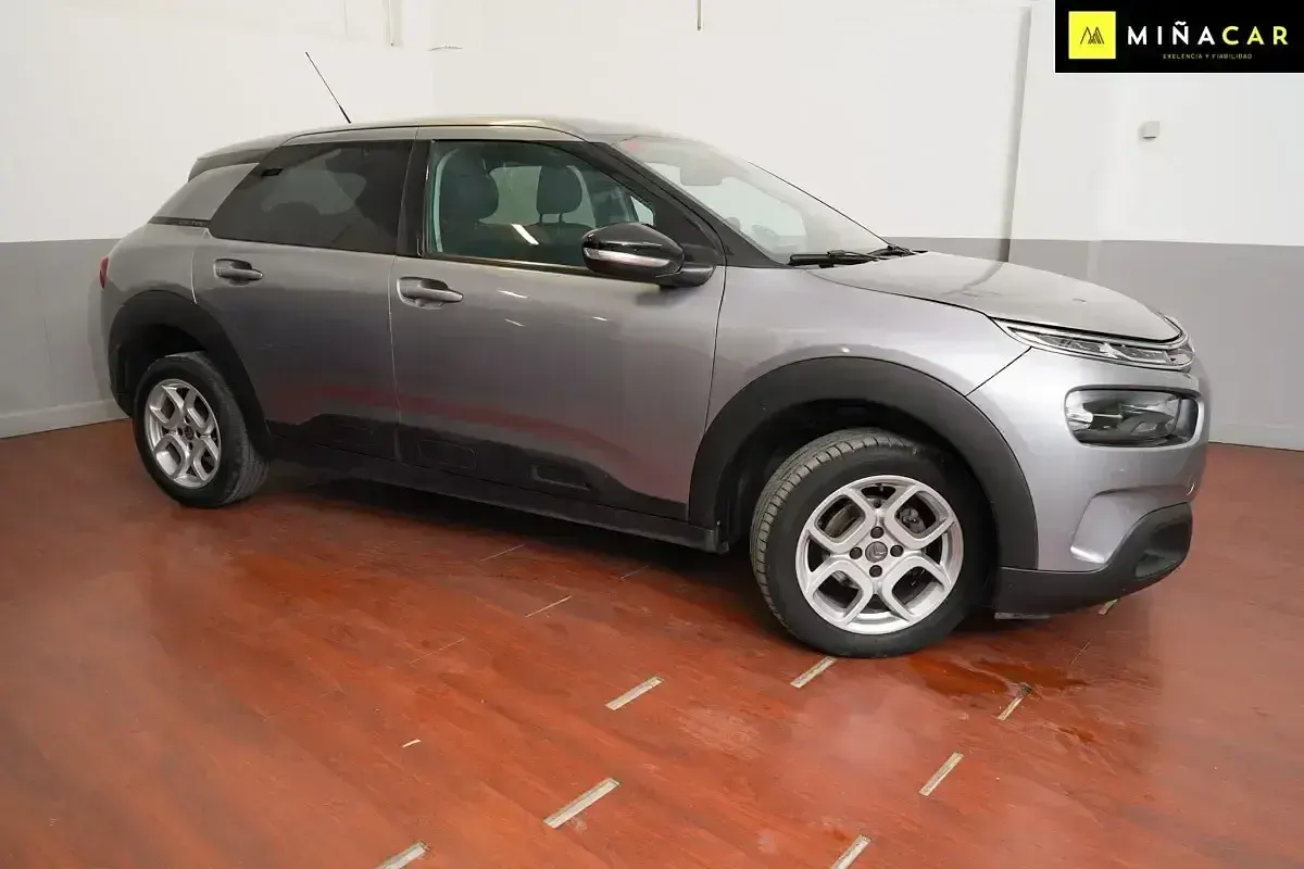 Usado Citroën C4 Cactus Feel 110 CV (80 kW) 2019 Gris Utilitario