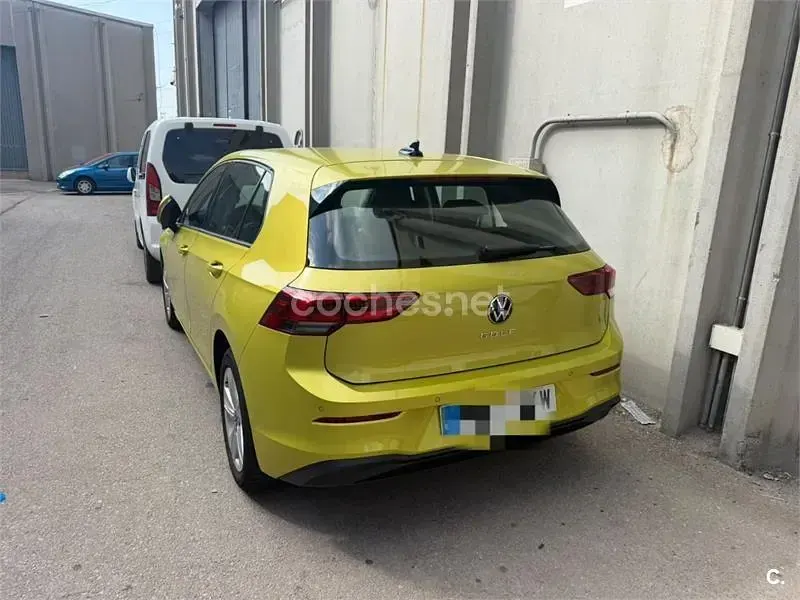 Usado VW Golf VII Life 115 CV (84 kW) 2020 Amarillo Berlina