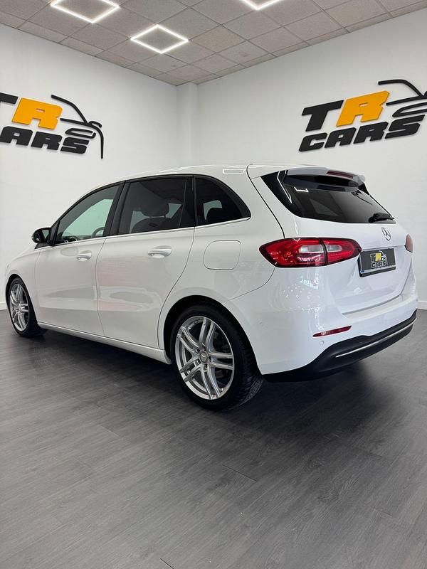 Usado Mercedes B200 150 CV (110 kW) 2021 Blanco Monovolumen
