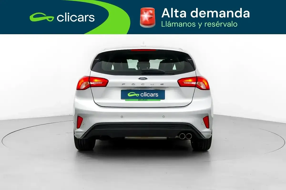 Usado Ford Focus ST-Line 120 CV (88 kW) 2019 Gris / plata Berlina