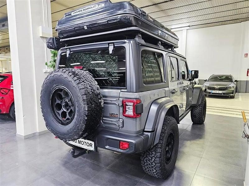 Usado Jeep Wrangler Unlimited Rubicon 270 CV (198 kW) 2019 Gris / plata SUV