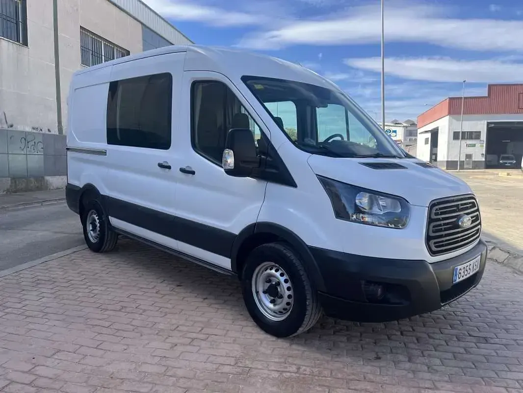 Usado Ford Transit Trend 131 CV (96 kW) 2019 Blanco Familiar