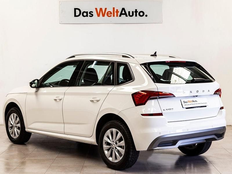 Usado Skoda Kamiq Ambition 95 CV (69 kW) 2022 Blanco SUV