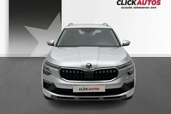 Usado Skoda Kamiq Selection 115 CV (84 kW) 2025 Rojo SUV