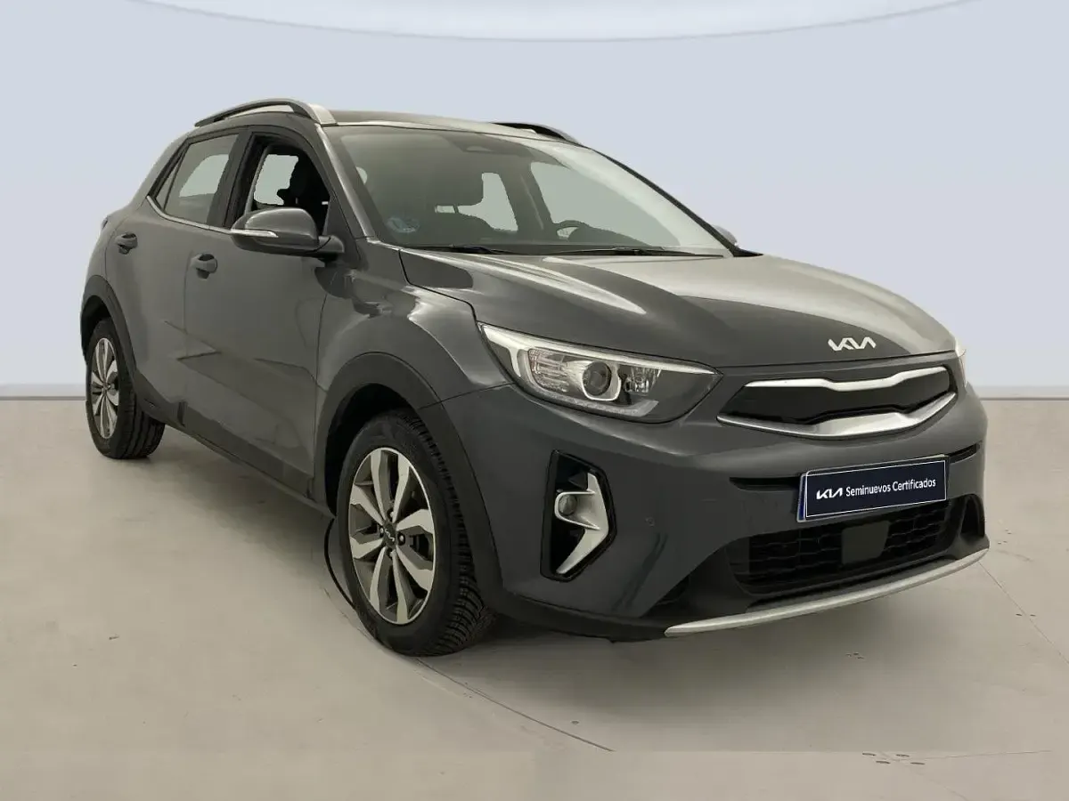 Usado Kia Stonic 101 CV (74 kW) 2022 Gris oscuro SUV
