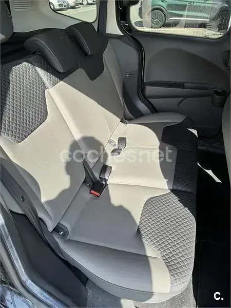 Usado Ford Tourneo Courier Titanium 100 CV (73 kW) 2017 Negro Monovolumen