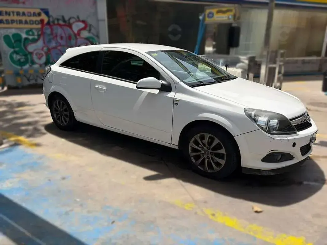 Usado Opel Astra GTC 110 CV (80 kW) 2010 Blanco Utilitario