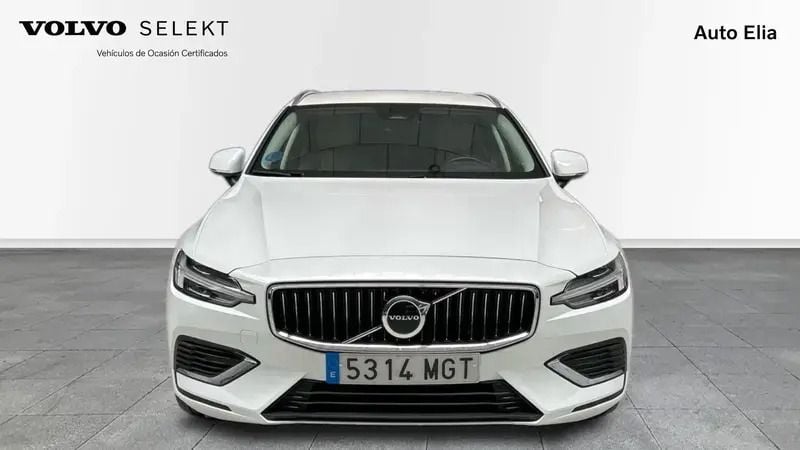 Usado Volvo V60 Core 351 CV (258 kW) 2023 Blanco Familiar