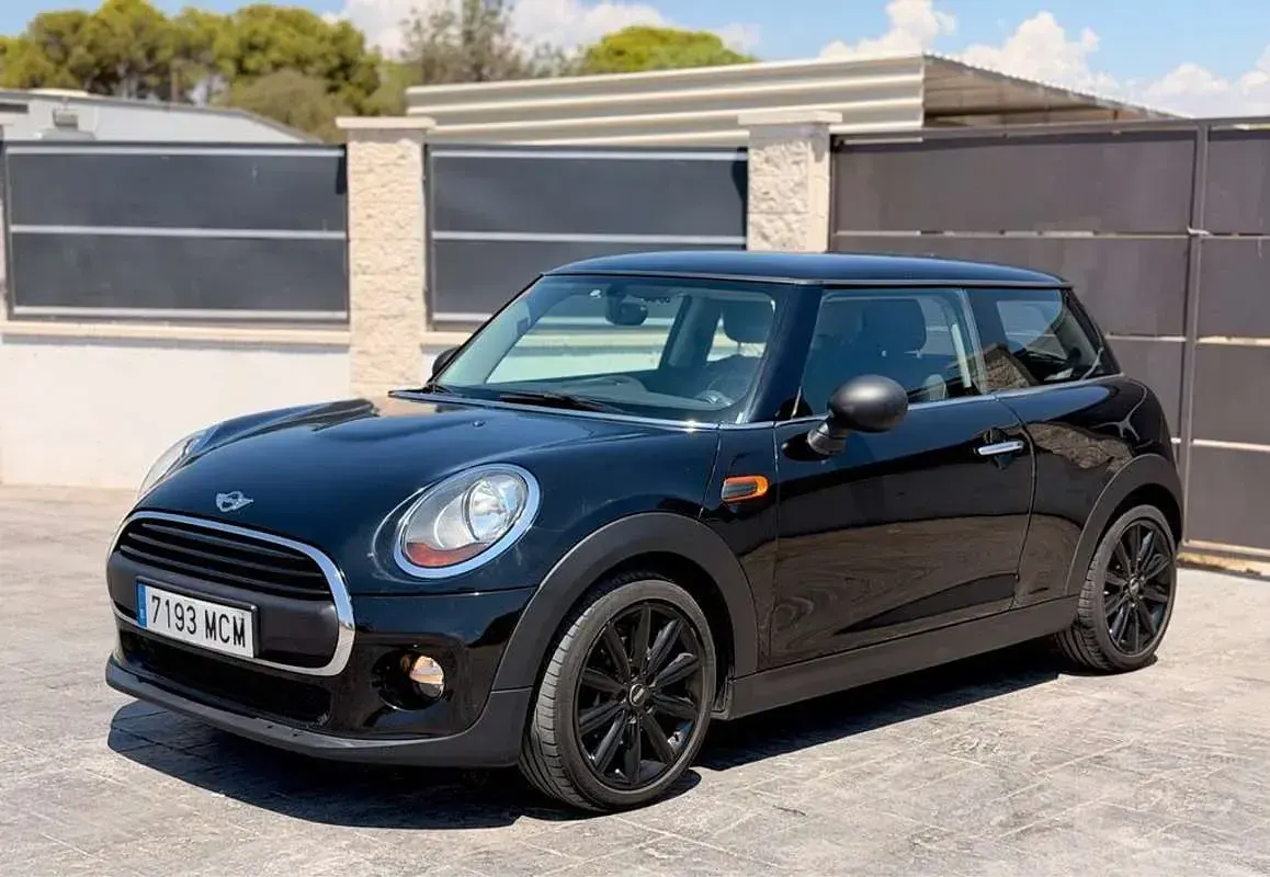 Usado Mini ONE 102 CV (75 kW) 2016 Negro Utilitario