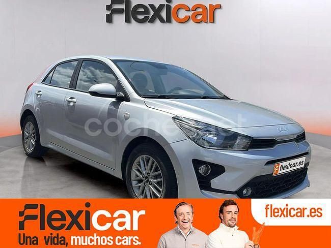Gris / plata Usado 2023 Kia Rio Berlina | 14.490 € (Precio justo) - Imagen 1/4