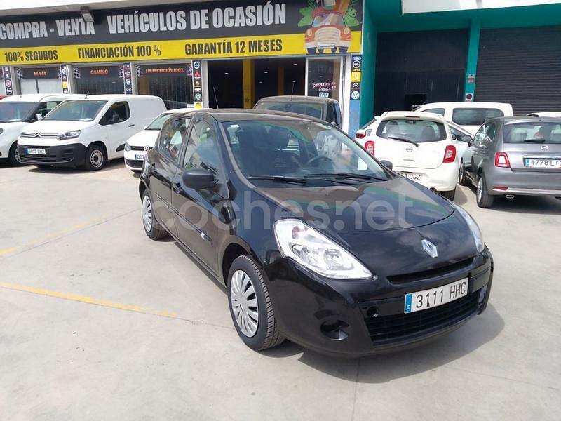 Negro Usado 2011 Renault Clio II Berlina | 6900 € (Caro) - Imagen 1/4