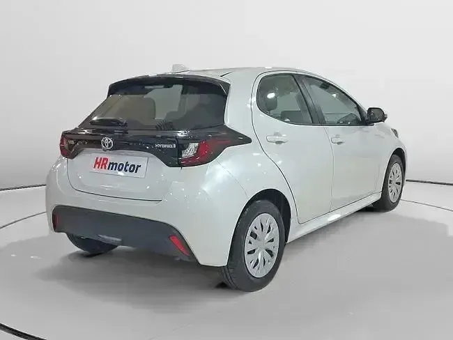 Usado Toyota Yaris Business Edition 116 CV (85 kW) 2022 Blanco Utilitario