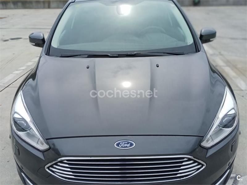 Gris / plata Usado 2016 Ford Focus Titanium Berlina | 9500 € (Precio justo) - Imagen 1/4