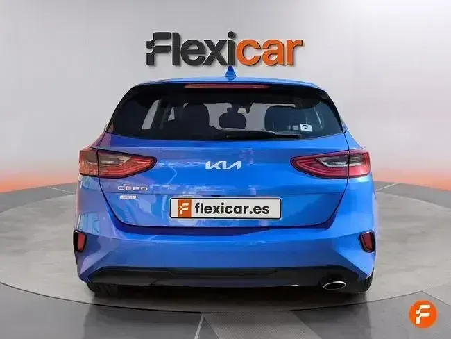 Usado Kia Ceed 136 CV (100 kW) 2023 Azul Utilitario