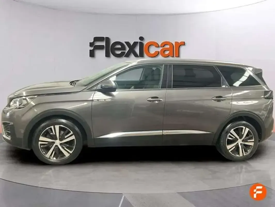Usado Peugeot 5008 Allure 120 CV (88 kW) 2017 Gris Monovolumen