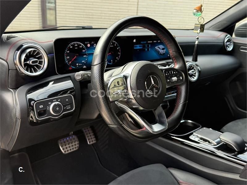 Usado Mercedes CLA200 Shooting Brake 163 CV (119 kW) 2019 Negro Familiar