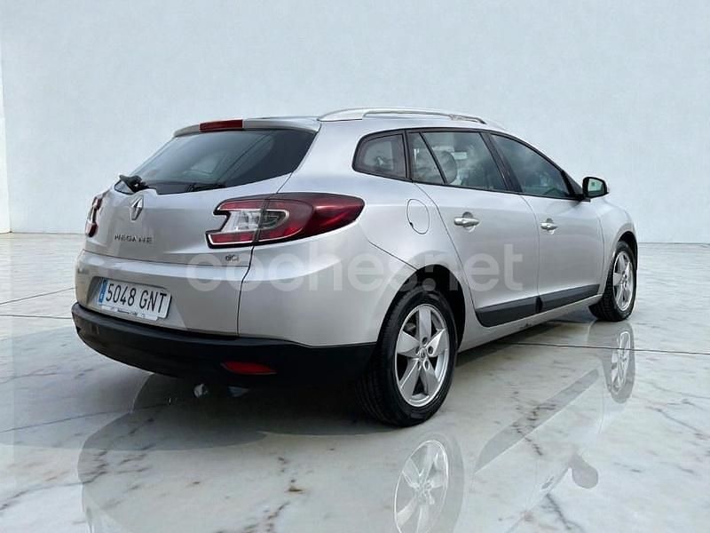 Usado Renault Mégane Dynamique 105 CV (77 kW) 2010 Gris / plata Berlina