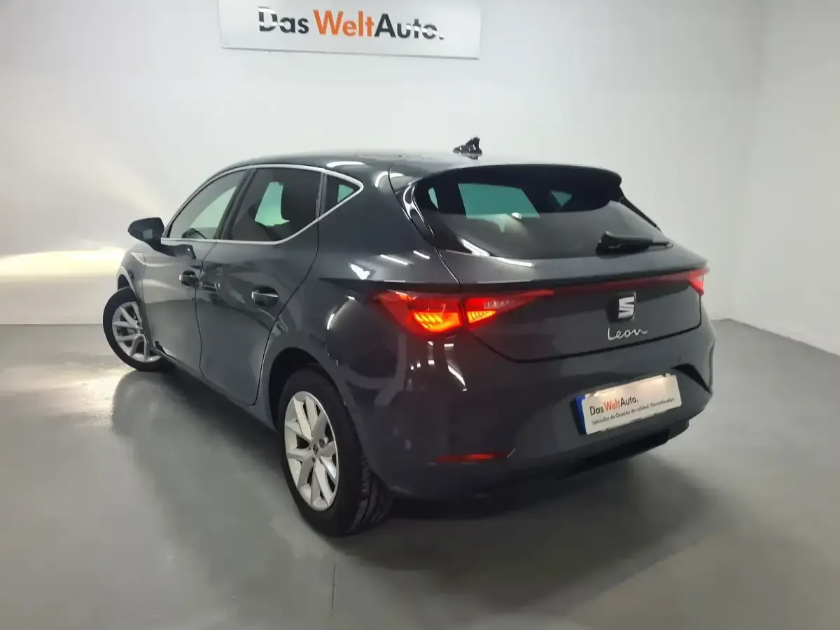 Usado Seat Leon Style 116 CV (85 kW) 2025 Azul Berlina