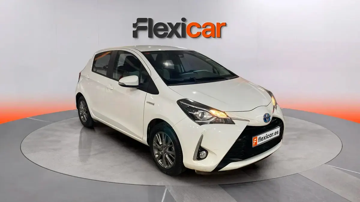Usado Toyota Yaris Hybrid Active 100 CV (73 kW) 2019 Berlina
