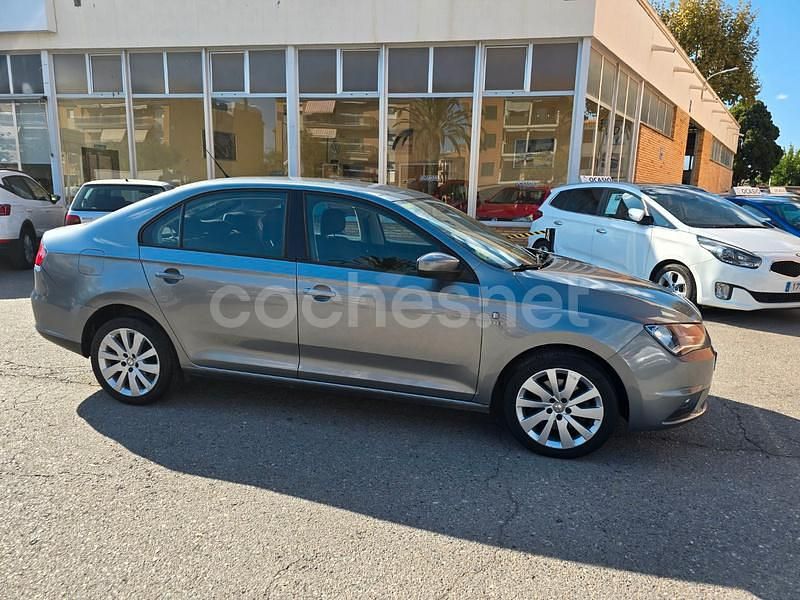 Usado Seat Toledo Style 105 CV (77 kW) 2013 Gris / plata Berlina