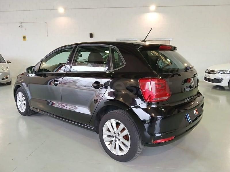 Usado VW Polo Advance 75 CV (55 kW) 2016 Negro Berlina