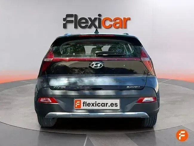 Usado Hyundai Bayon 84 CV (61 kW) 2022 Gris SUV