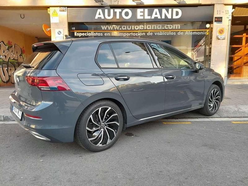 Gris Usado 2021 VW Golf VIII Berlina | 21.350 € (Buen precio) - Imagen 1/4