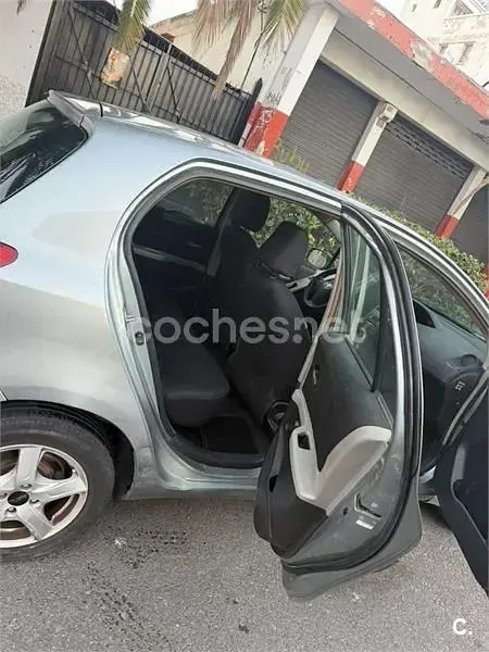 Usado Toyota Yaris 87 CV (63 kW) 2008 Gris / plata Utilitario