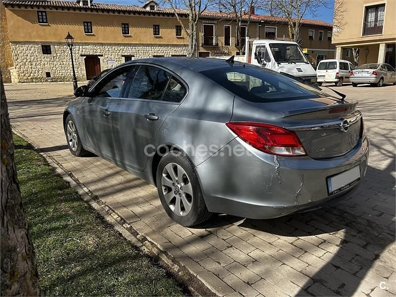 Usado Opel Insignia Cosmo 130 CV (95 kW) 2010 Gris / plata Berlina