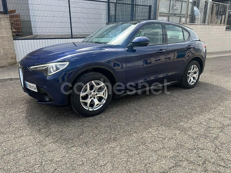 Usado Alfa Romeo Stelvio Executive 210 CV (154 kW) 2018 Violeta / lila SUV