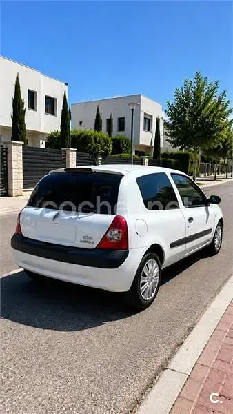 Usado Renault Clio II 80 CV (58 kW) 2006 Blanco Berlina