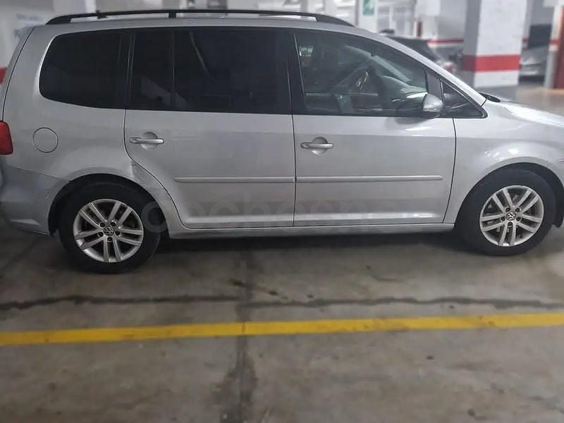 Usado VW Touran Advance 105 CV (77 kW) 2012 Gris / plata Monovolumen
