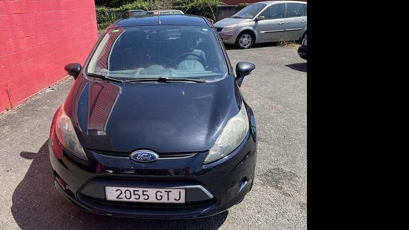 Negro Usado 2010 Ford Fiesta Trend Utilitario | 5500 € (Precio justo) - Imagen 1/4